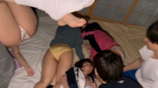 oremo213【無料エロ動画】（女子陸上部員213S＆R＆M＆K＆Y） エロGIF 1